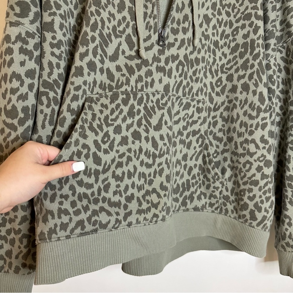 American Eagle 1/4 Zip Oversized Cheetah Hoodie Size S - Picture 5 of 9